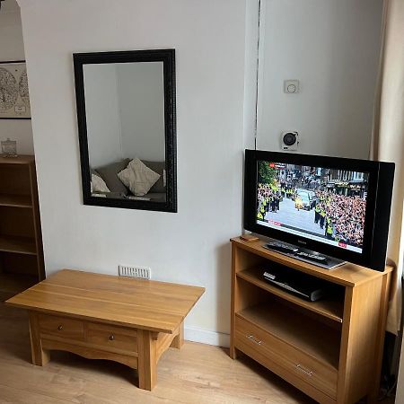2 Bed Cottage Честър Екстериор снимка
