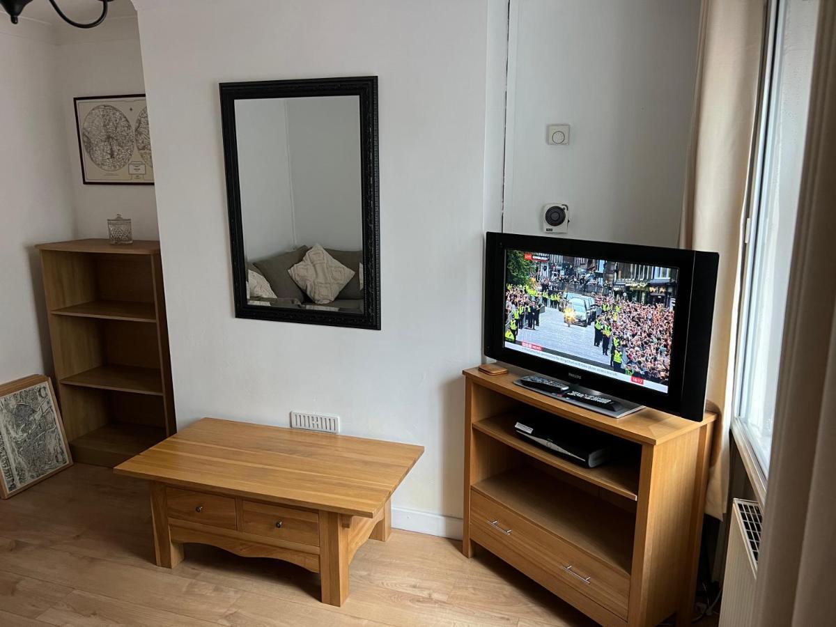 2 Bed Cottage Честър Екстериор снимка